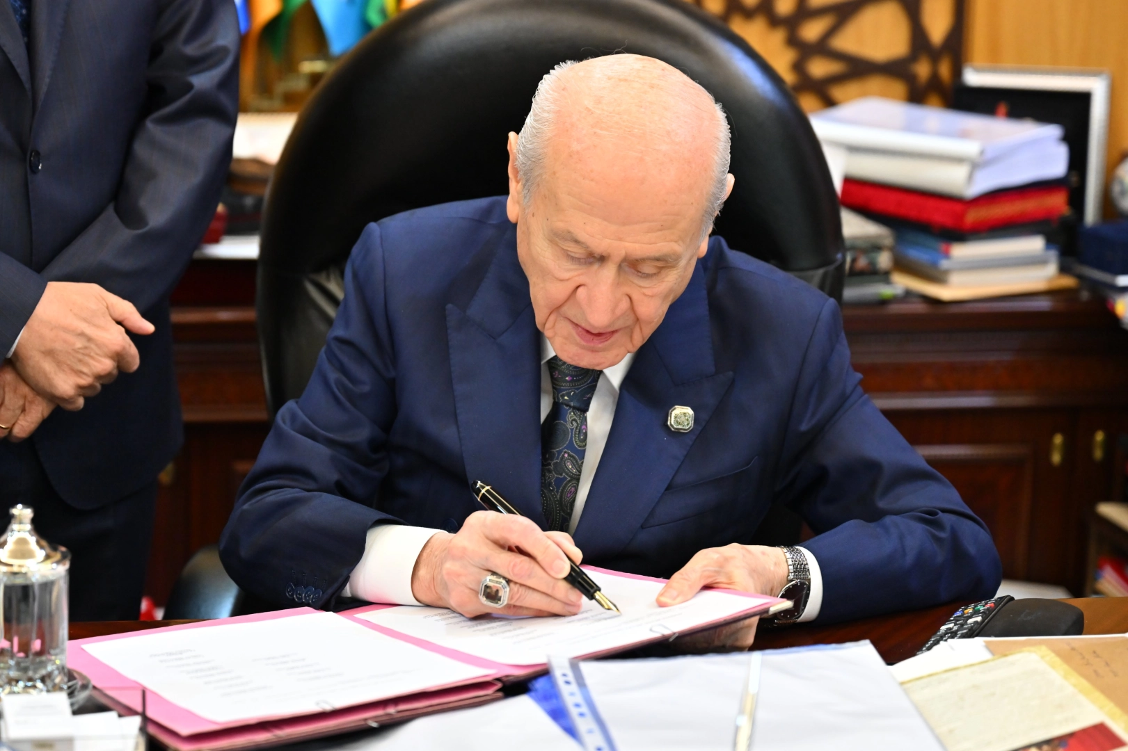 Bah&ccedil;eli Ter&ouml;rs&uuml;z T&uuml;rkiye i&ccedil;in hazırlanan &ccedil;er&ccedil;eve yasaya imza attı