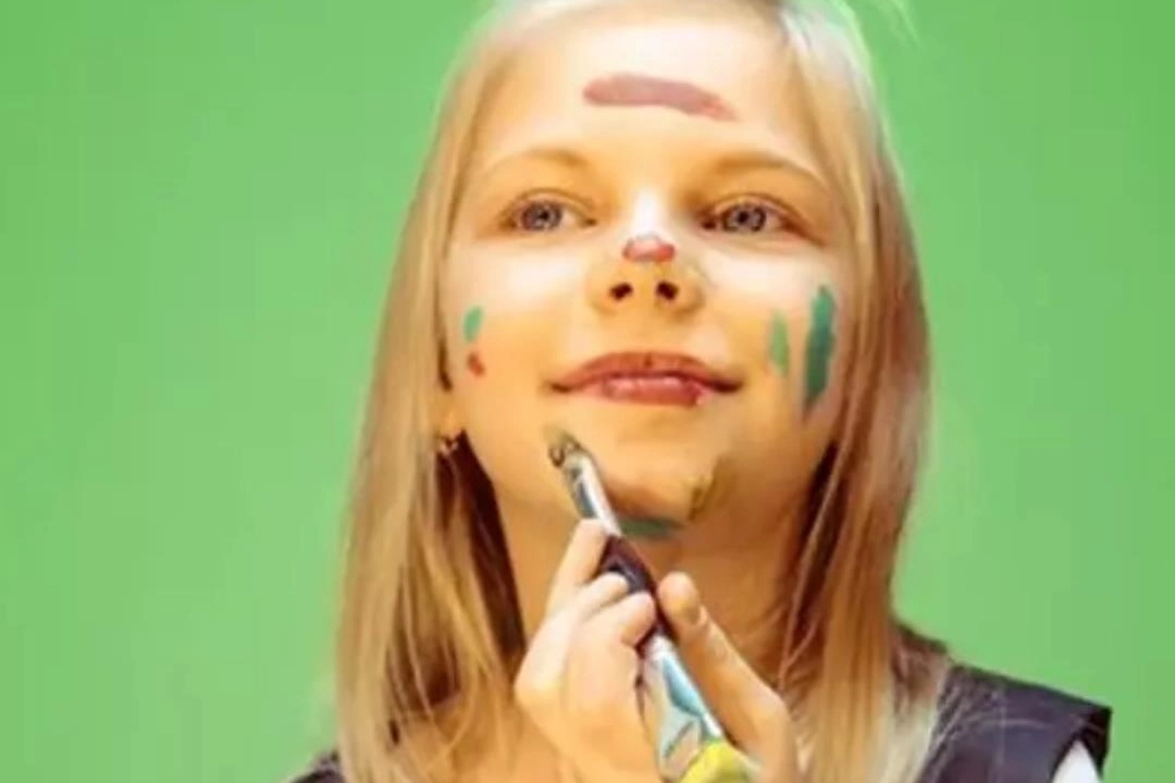 Makyaj yaşı 7&ndash;8'e d&uuml;şt&uuml;... Dijital i&ccedil;erikler &ccedil;ocukları etkiliyor