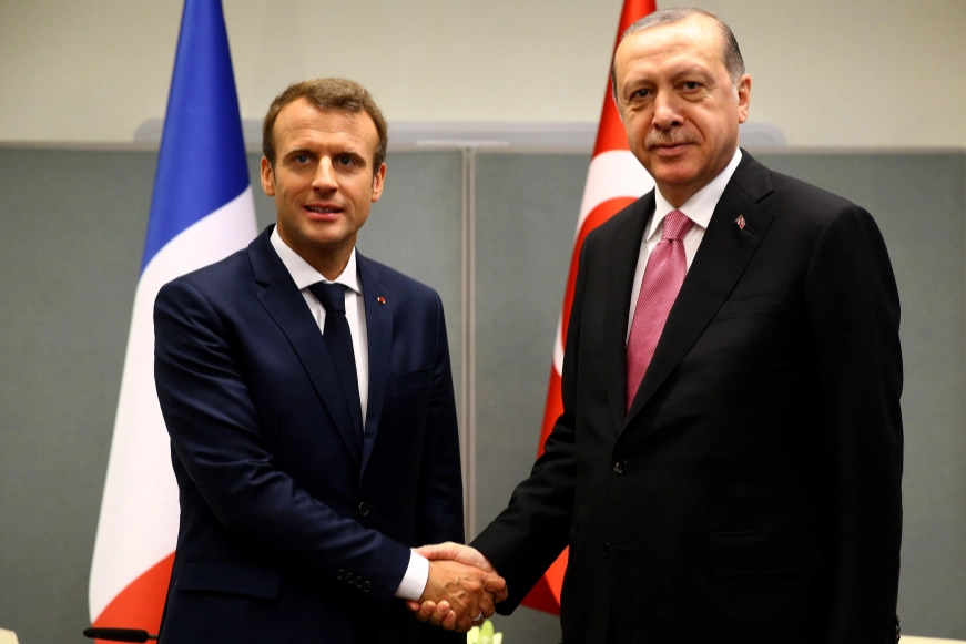 Erdoğan, Macron ile k&uuml;resel &ccedil;atışmaları g&ouml;r&uuml;şt&uuml;