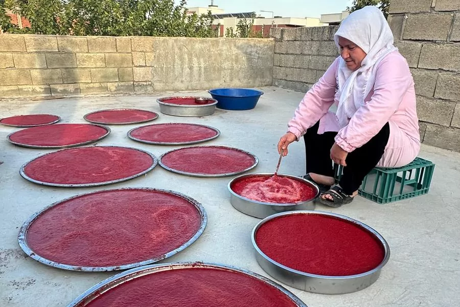 Adıyaman&rsquo;da kış hazırlıkları hızlandı... Damlarda sal&ccedil;a mesaisi başladı