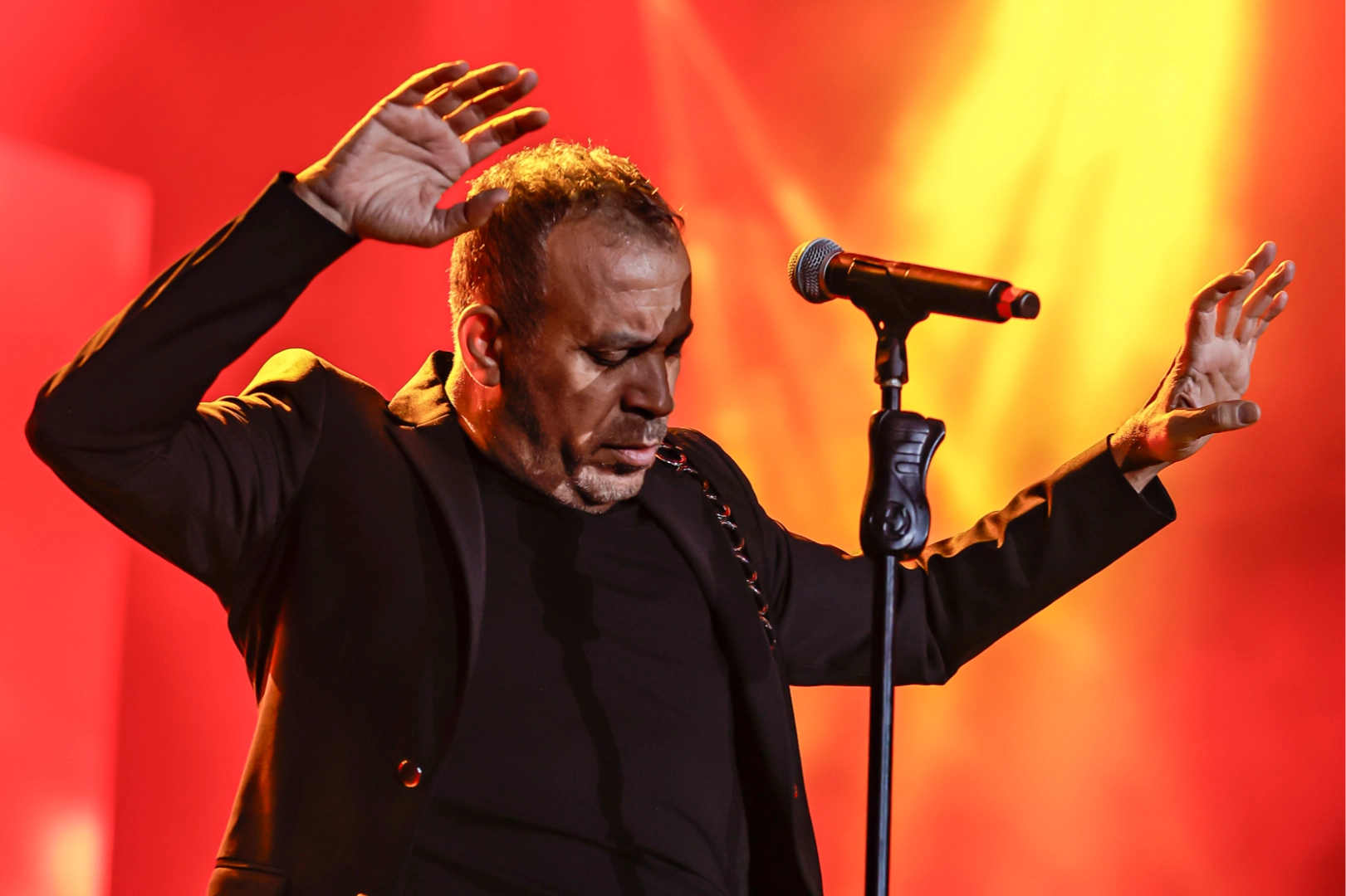 Haluk Levent'ten g&ouml;zaltı a&ccedil;ıklaması: AHBAP tamamen konu dışıdır!