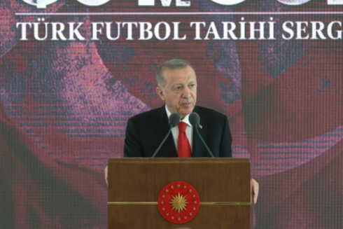 Cumhurbaşkanı Erdoğan'dan futbolda yasa dışı bahis tepkisi: Bu skandallar bizi &uuml;zd&uuml;!