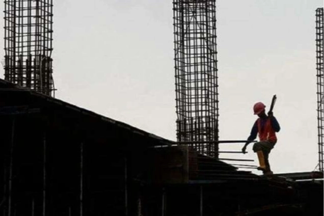 İnşaat &uuml;retimi yıllık artarken, aylık bazda sınırlı d&uuml;ş&uuml;ş kaydetti