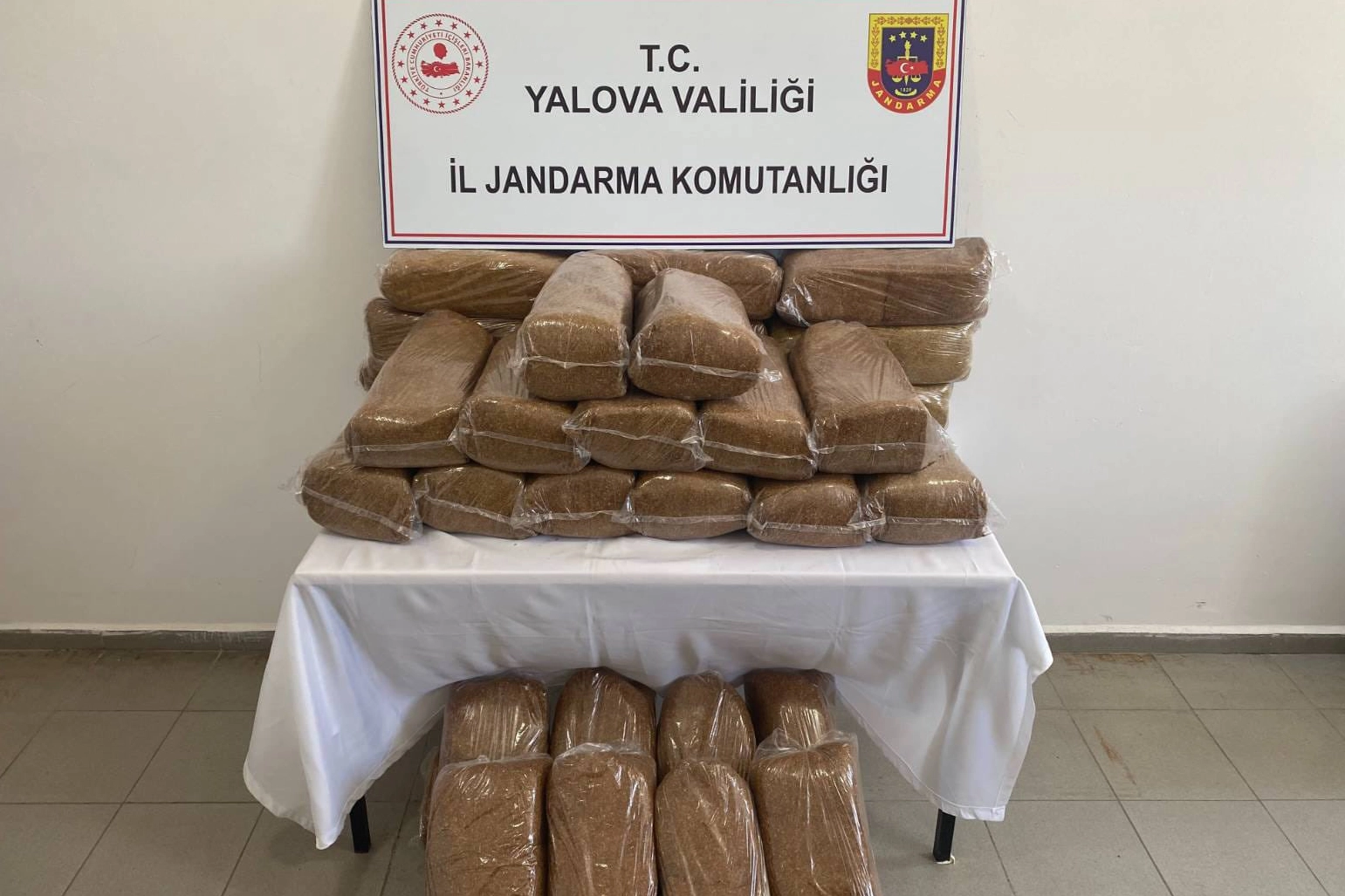 Yalova'da 160 kilogram bandrols&uuml;z t&uuml;t&uuml;n ele ge&ccedil;irildi