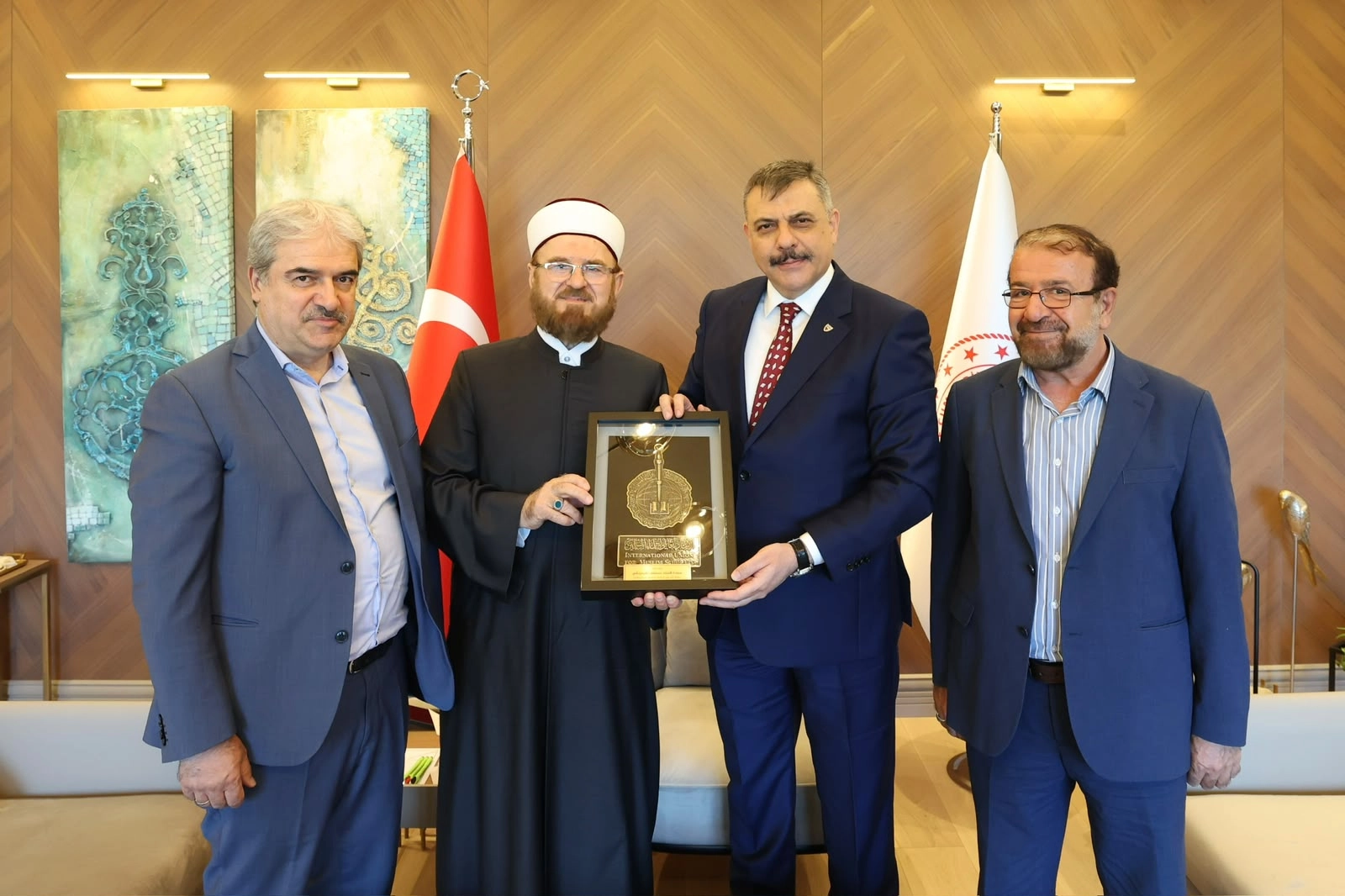 Bakan &Ccedil;ift&ccedil;i, D&uuml;nya M&uuml;sl&uuml;man &Acirc;limler Birliği Başkanı Karadaği'yi ağırladı