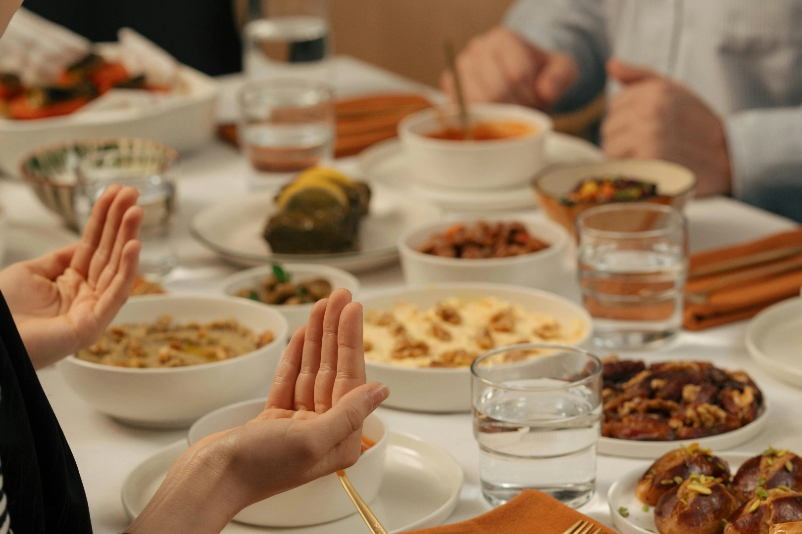 Ramazan&rsquo;da mide sorunları ve halsizliği aşmak i&ccedil;in altın tavsiyeler... Sahur sağlık i&ccedil;in &ouml;nemli mi?