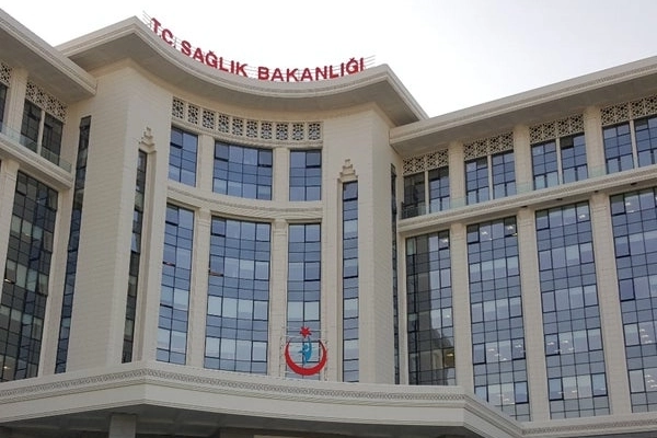 381 bin sağlık &ccedil;alışanı bayram boyunca g&ouml;rev başında