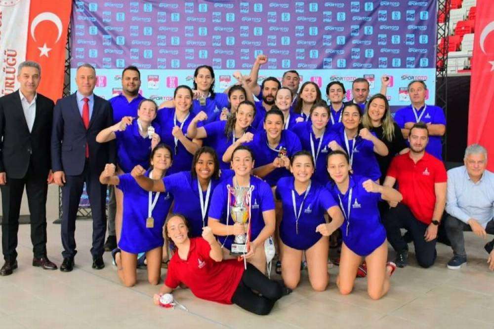Süper kızlar yine şampiyon