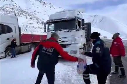 AFAD karla m&uuml;cadele ve tedbiri elden bırakmıyor