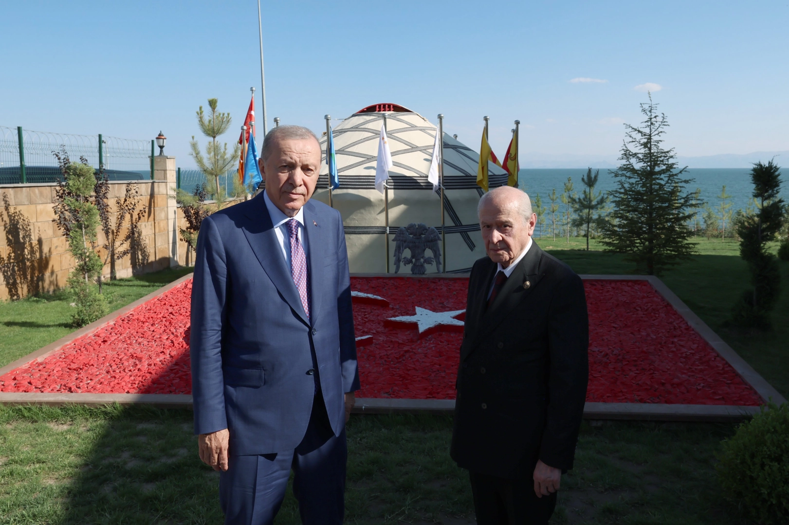 Erdoğan ve Bah&ccedil;eli&rsquo;den Ahlat&rsquo;ta anlamlı buluşma