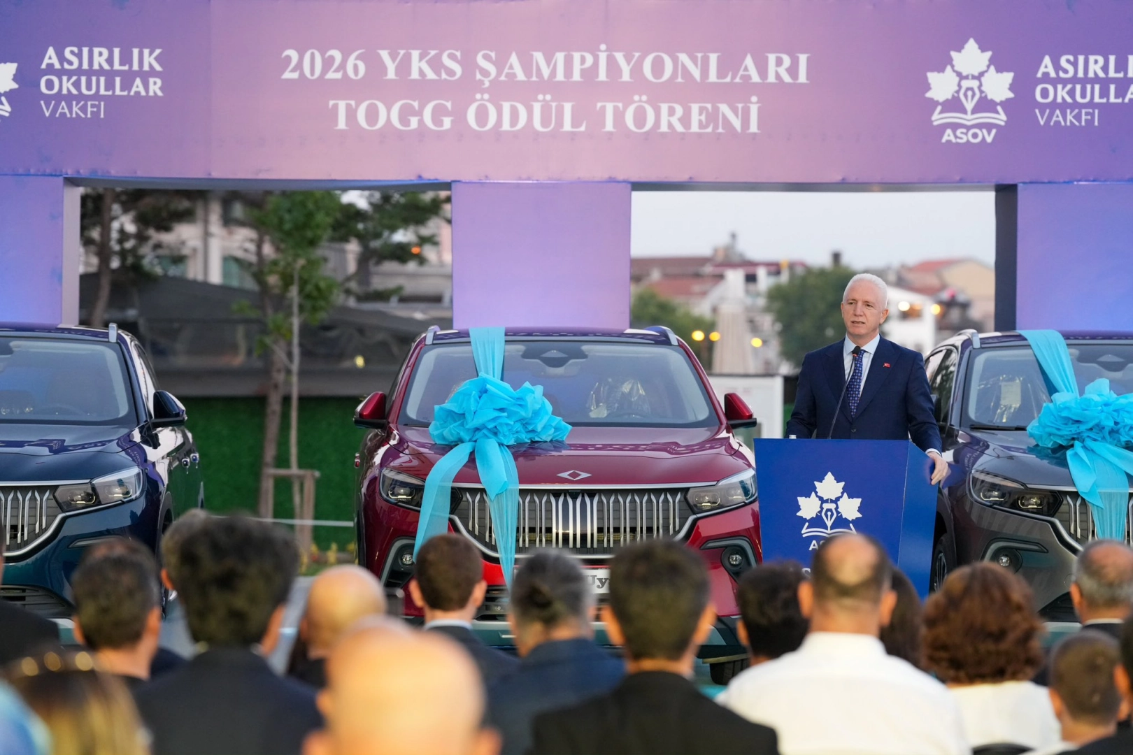 YKS&rsquo;de T&uuml;rkiye birincisi olan 3 &ouml;ğrenciye TOGG &ouml;d&uuml;l