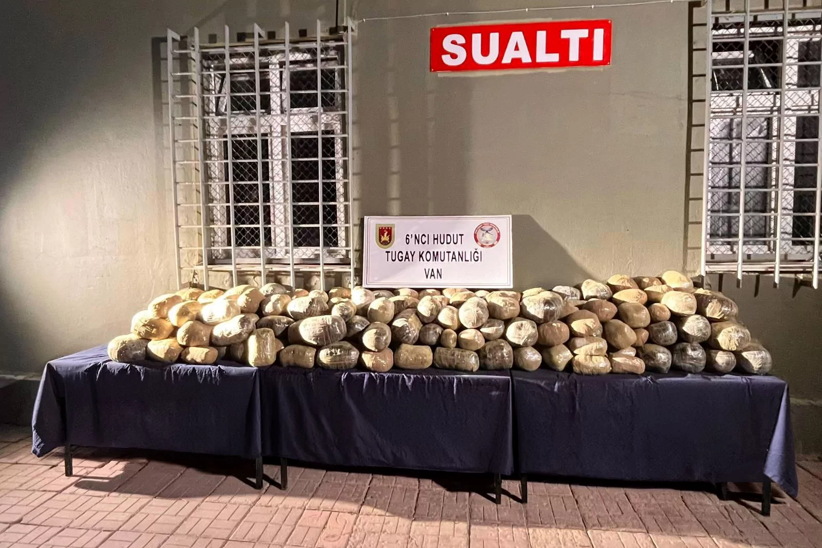 Van sınırında 412 kilogram uyuşturucu ele ge&ccedil;irildi