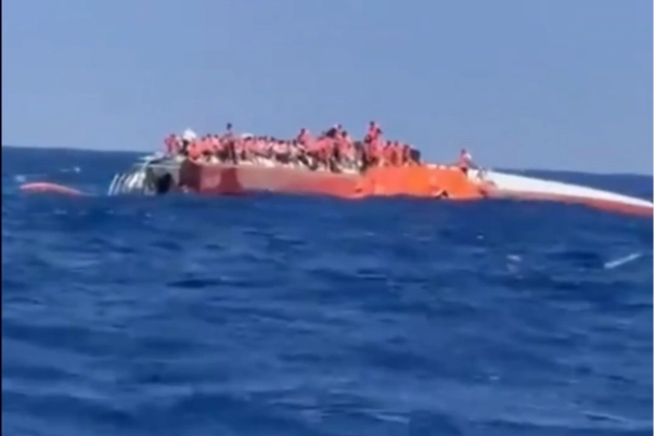 Girne a&ccedil;ıklarında yolcu gemisi alabora oldu! 279 kişi kurtarılmayı bekliyor