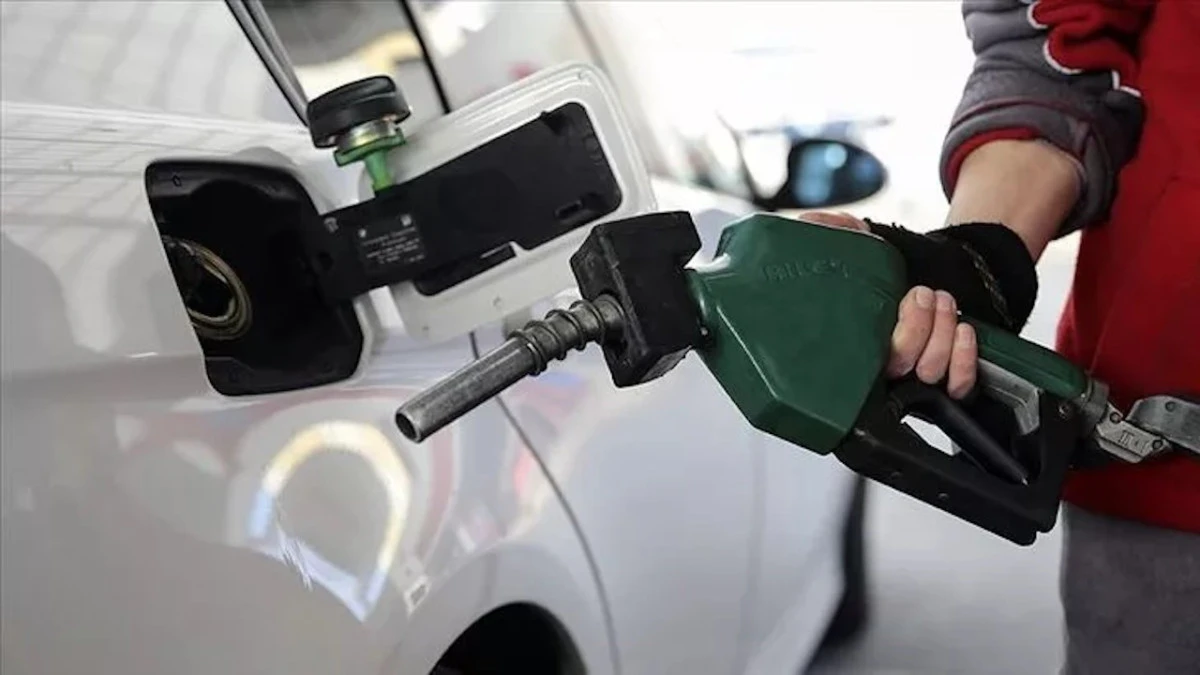 Akaryakıtta Ters K&ouml;şe! Benzine Zam Geldi, Eşel Mobil Devreye Girdi