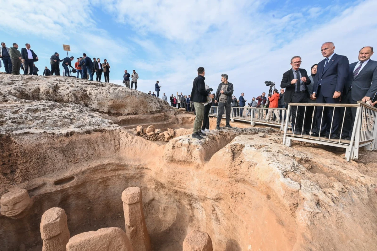 BAKAN ERSOY TAŞ TEPELER'İN 5. YILINDA YENİ KEŞİFLERİ ŞANLIURFA’DA AÇIKLADI