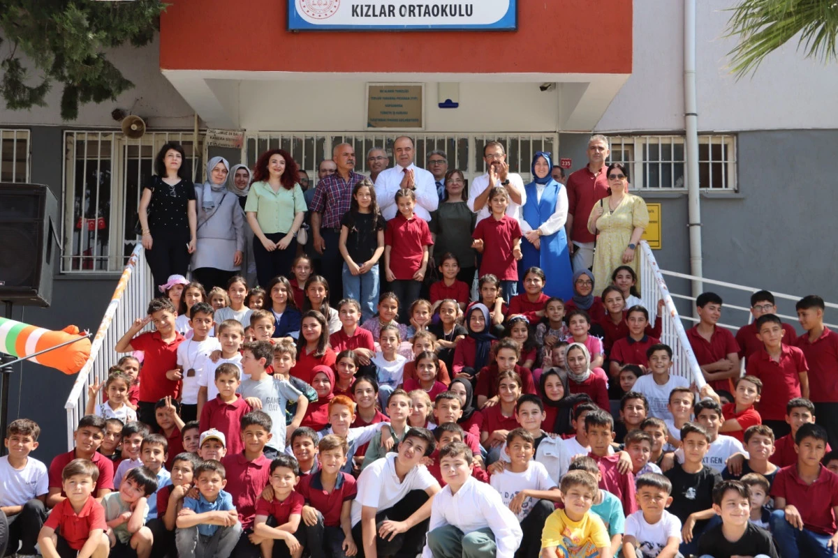 BAŞKAN &Ccedil;İFT&Ccedil;İ &Ouml;ĞRENCİLERİN KARNE SEVİNCİNE ORTAK OLDU