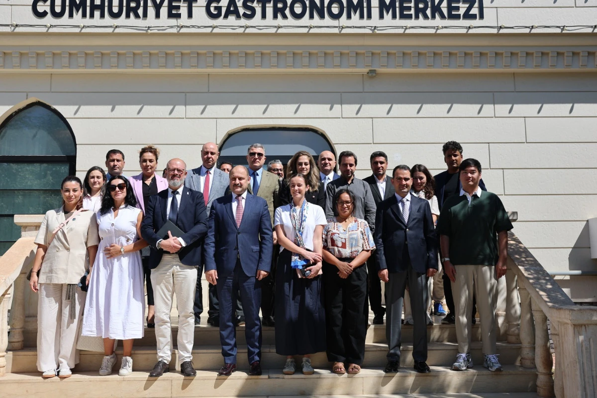 BAŞKAN G&Uuml;LPINAR, COP31 GEN&Ccedil;LİK İKLİM ŞAMPİYONU&rsquo;NU ŞANLIURFA&rsquo;DA AĞIRLADI