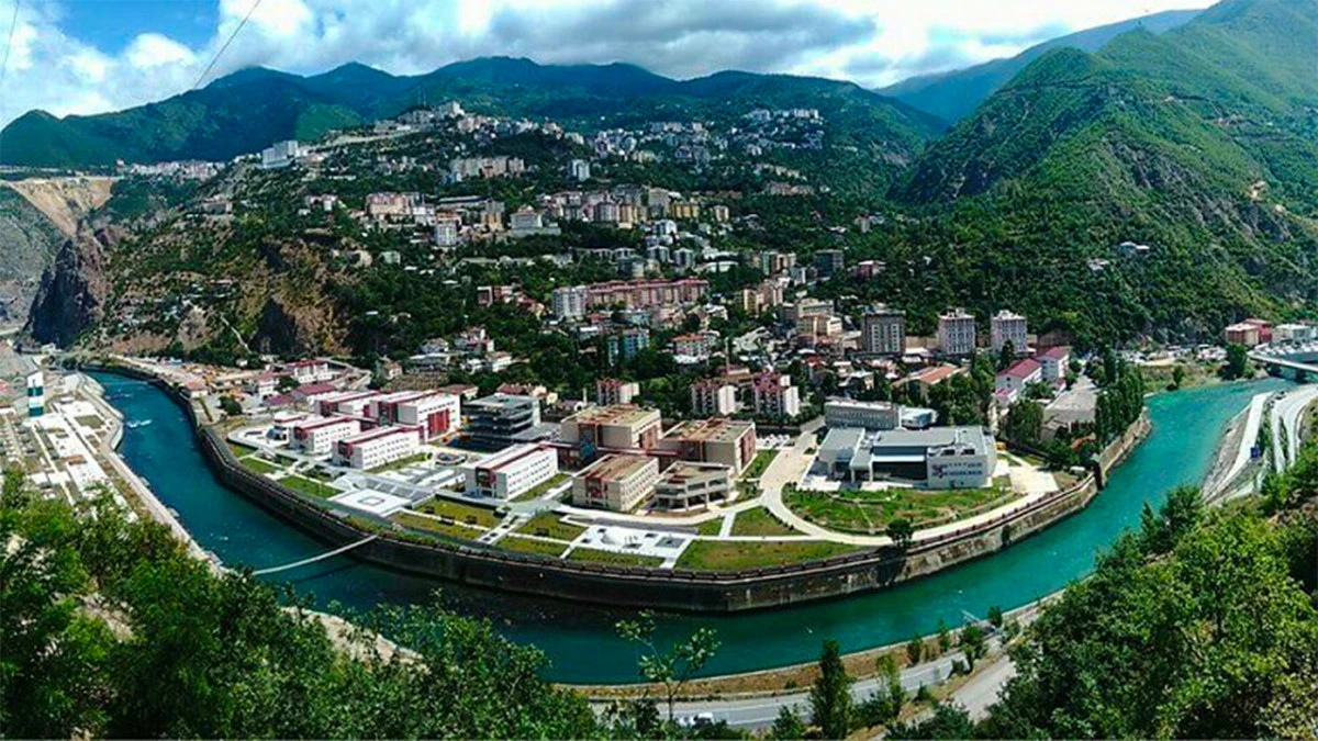 Coğrafyanın Zorladığı Kent: Artvin'in &Ccedil;&ouml;z&uuml;m Bekleyen 3 B&uuml;y&uuml;k Sorunu ve &Ccedil;ıkış Yolları