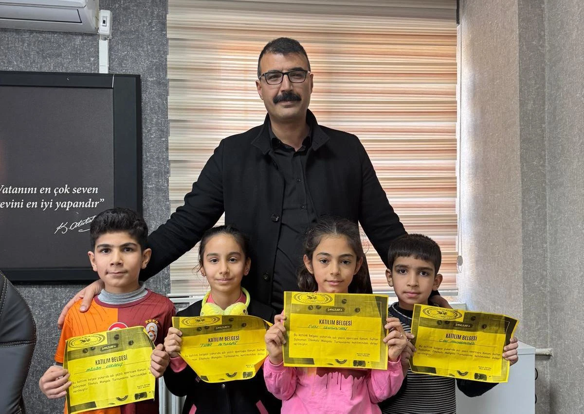 Deneyimli Eğitimci Mustafa &Ouml;zt&uuml;rk Yeni G&ouml;rev Yerine Uğurlandı