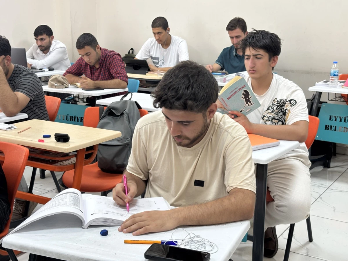 Eyy&uuml;biye Belediyesi&rsquo;nin Gen&ccedil;lere B&uuml;y&uuml;k Desteği