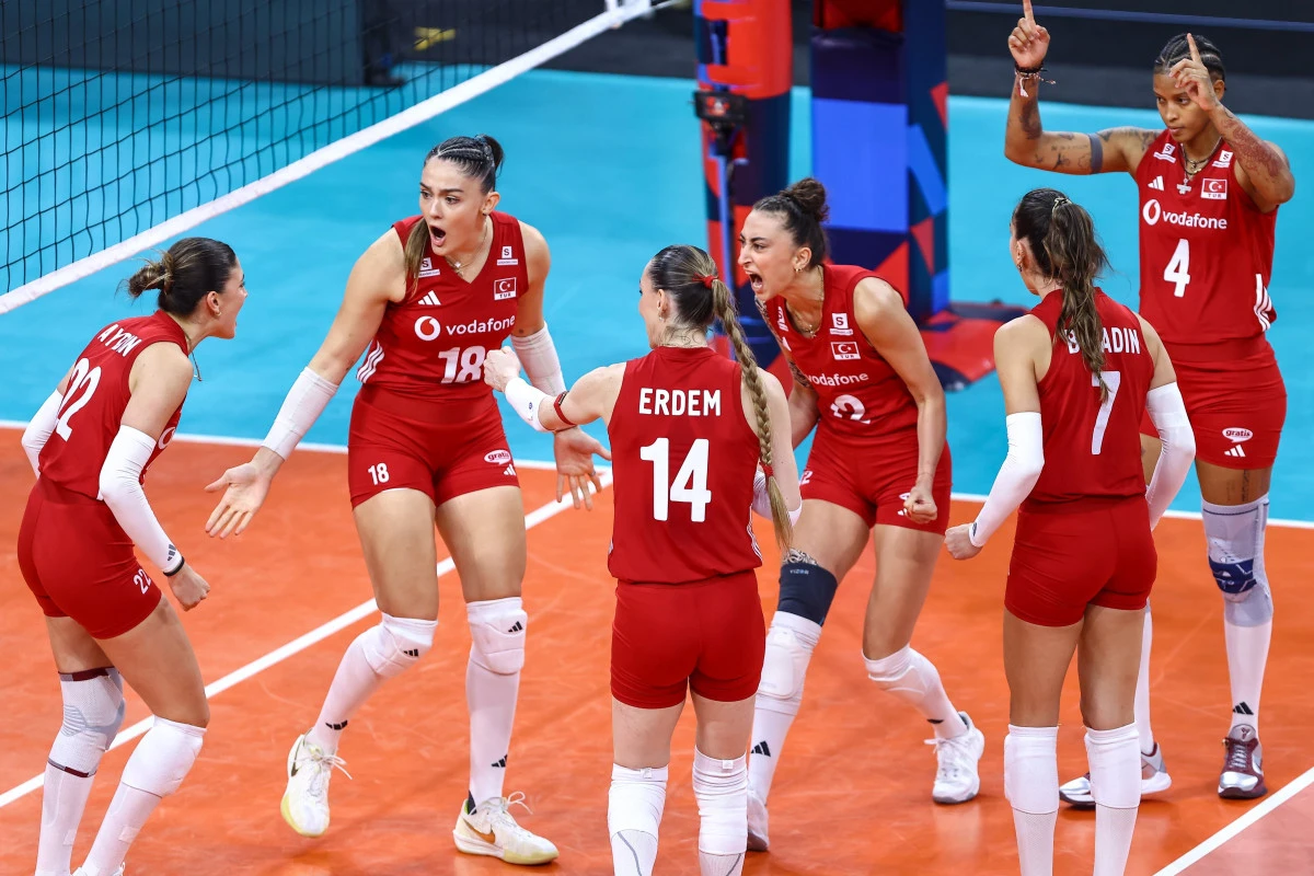 FİLENİN SULTANLARI &Ccedil;EYREK FİNALDE: AZERBAYCAN'I 3-0 İLE GE&Ccedil;TİK!