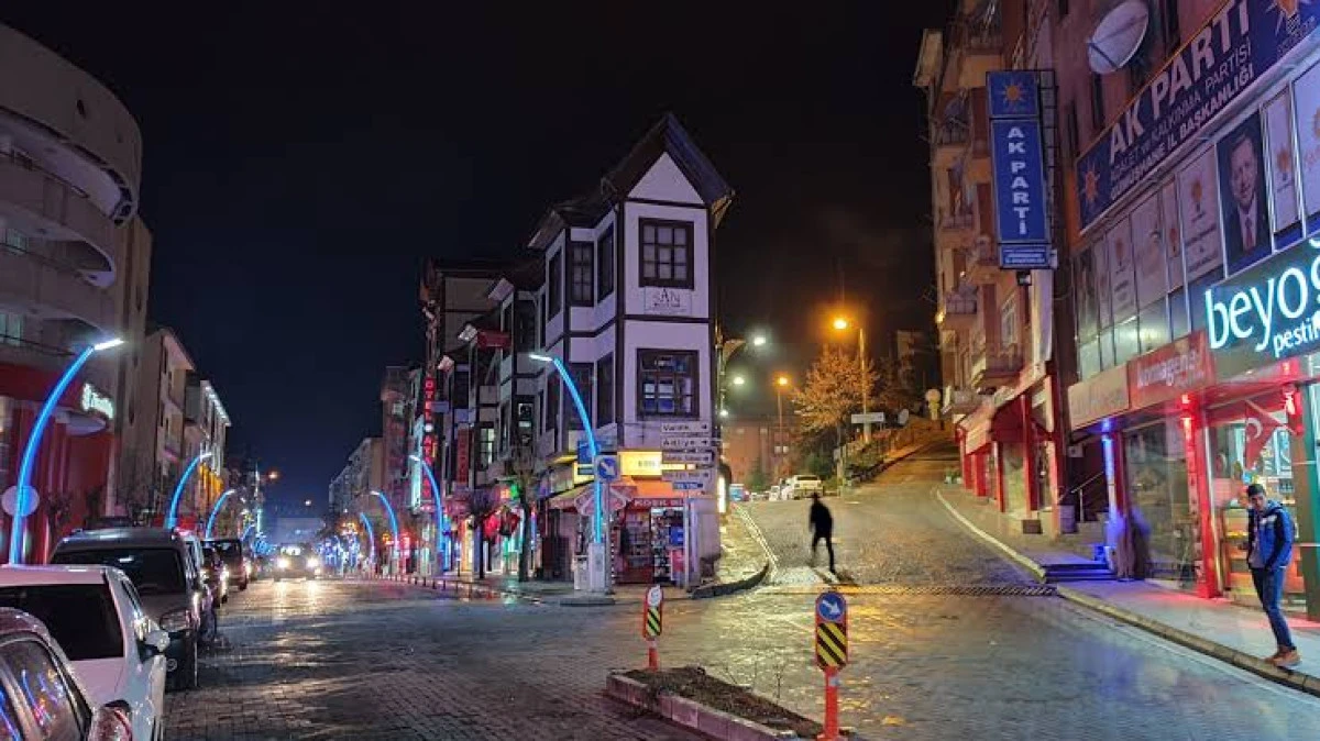 G&uuml;m&uuml;şhane&rsquo;nin &Ccedil;&ouml;z&uuml;m Bekleyen Kronik Sorunları ve &Ccedil;ıkış Yolu