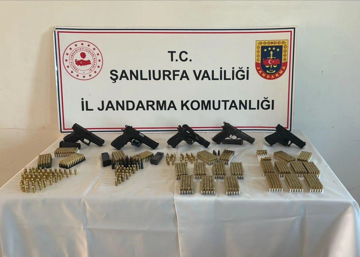 Halfeti&rsquo;de Jandarmadan Silah Operasyonu: &Ccedil;ok Sayıda M&uuml;himmat Ele Ge&ccedil;irildi