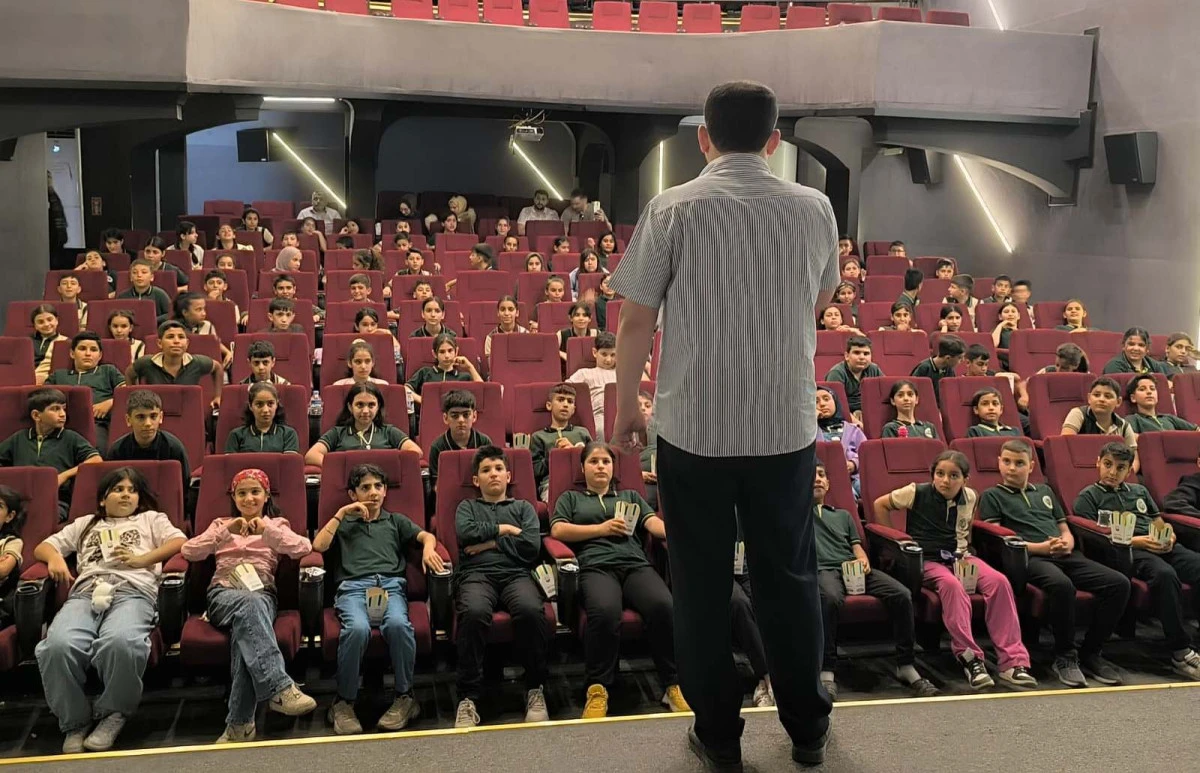 İz Bırakanlar Cemiyeti &Ouml;ğrencilere &Ccedil;evre Bilincini Aşıladı: En G&uuml;zel İz, Temiz Bir D&uuml;nyadır
