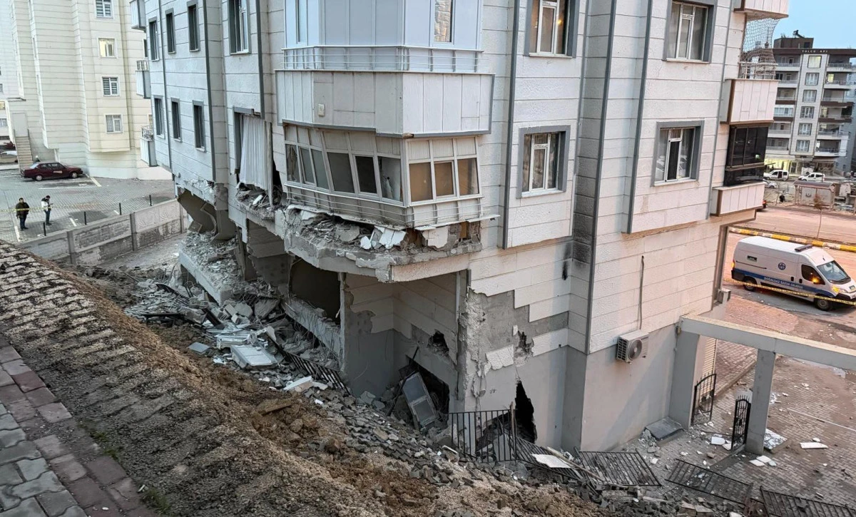 Karak&ouml;pr&uuml;&rsquo;de Korkutan &Ccedil;&ouml;kme: 15 Vatandaş Tahliye Edildi