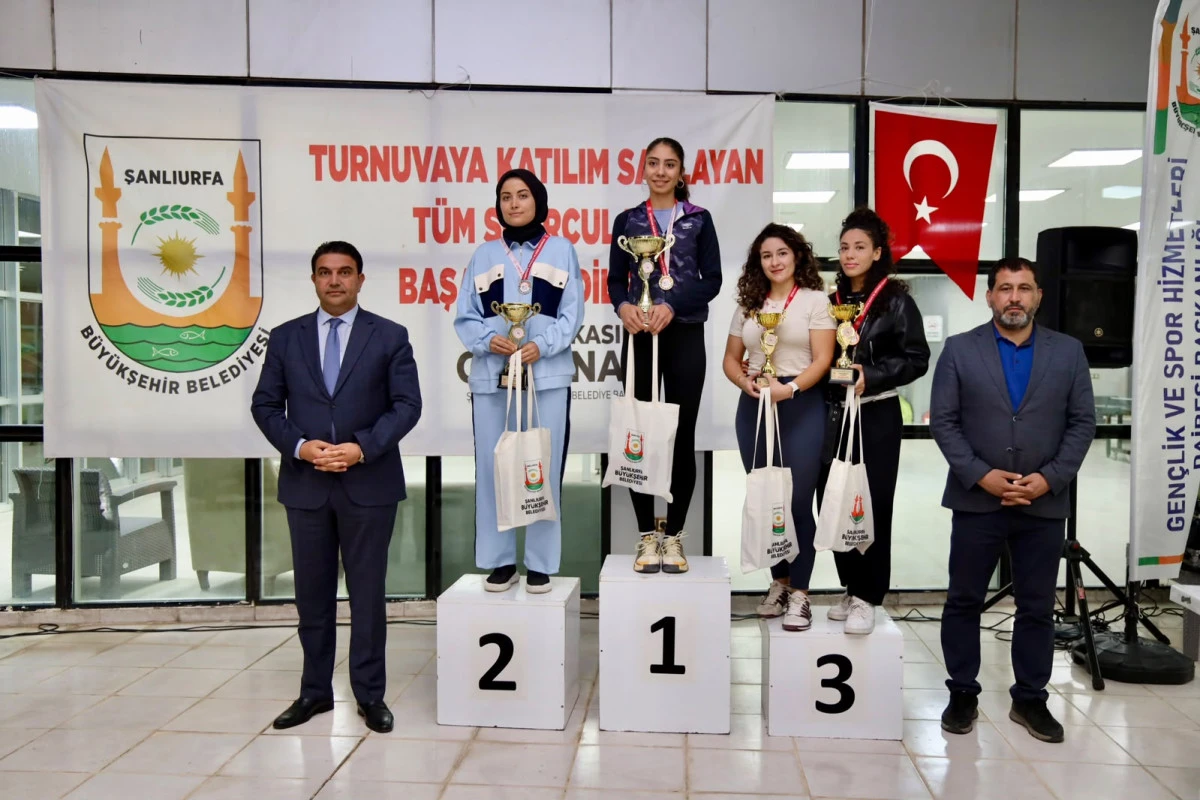 ŞANLIURFA B&Uuml;Y&Uuml;KŞEHİR BELEDİYESİ CUMHURİYET COŞKUSUNU KORTLARA TAŞIDI
