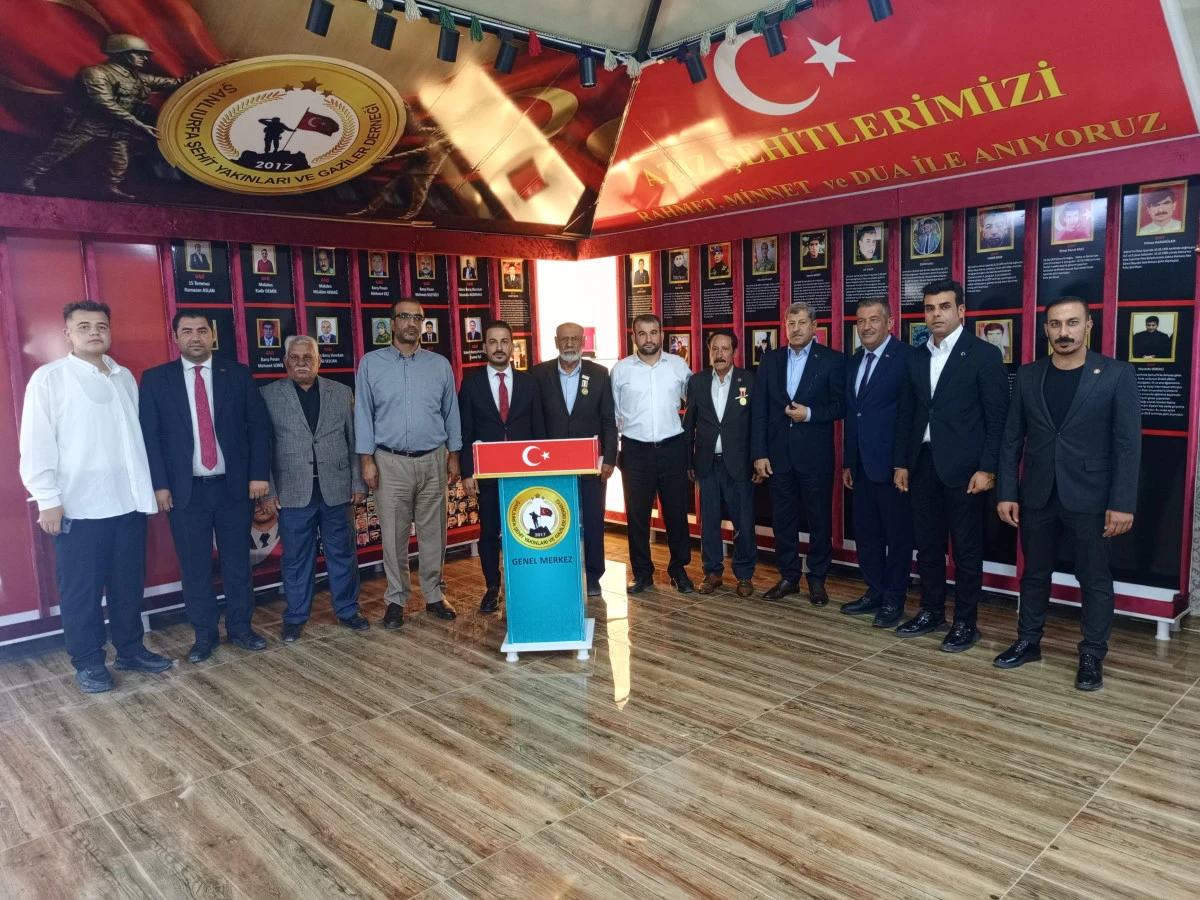 Şanlıurfa Protokol&uuml; ve Sivil Toplumdan Şehit Yakınları ve Gaziler Derneğine Anlamlı Ziyaret