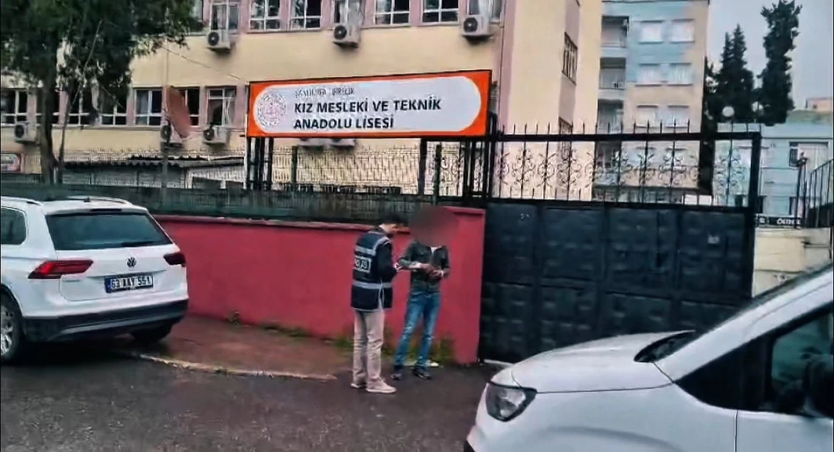 Şanlıurfa'da Okul &Ccedil;evrelerine Huzur Markajı: Binlerce Şahıs ve Ara&ccedil; Denetlendi!