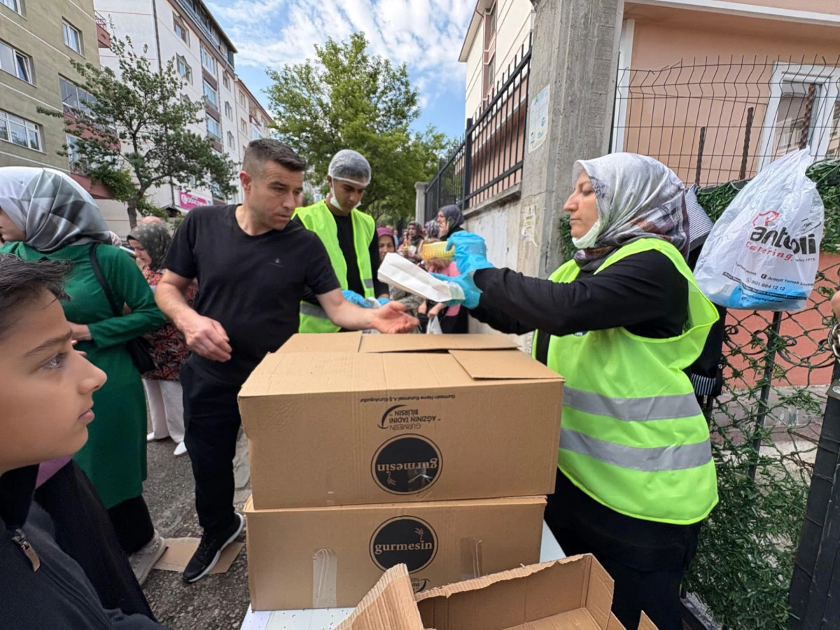 SİNCAN BELEDİYESİ SINAV G&Uuml;N&Uuml; DE &Ouml;ĞRENCİ VE VELİLERİN YANINDA