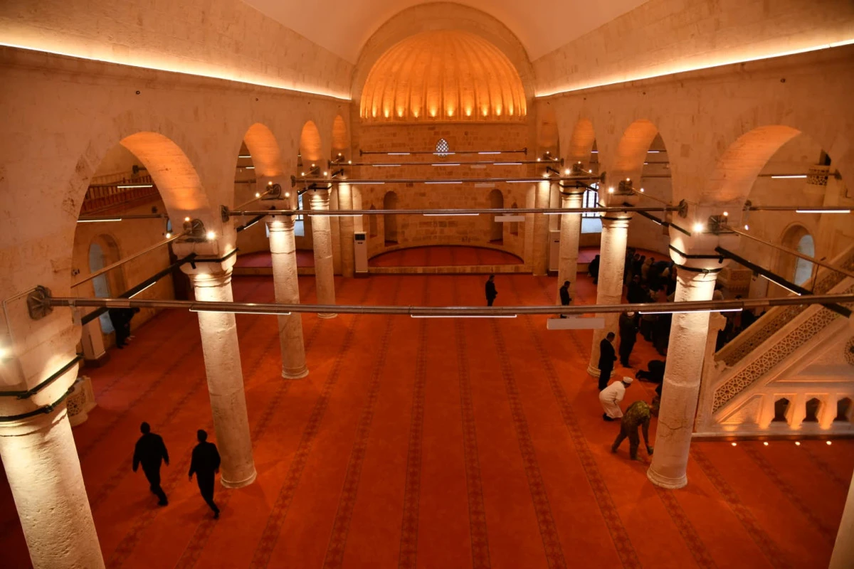 TARİHİ SELAHATTİN EYYUBİ CAMİİ YENİDEN İBADETE A&Ccedil;ILDI