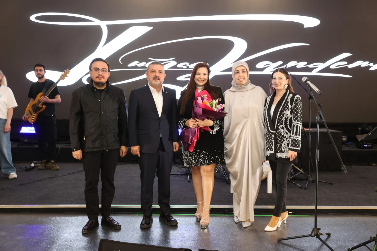 TUĞ&Ccedil;E KANDEMİR&rsquo;DEN SİNCANLI HANIMLARA &Ouml;ZEL KONSER