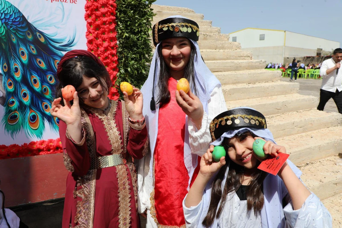 Viranşehir&rsquo;de &Ccedil;arşema Sor Coşkusu: &Ecirc;z&icirc;d&icirc;ler Yeni Yılı Renkli G&ouml;r&uuml;nt&uuml;lerle Karşıladı!